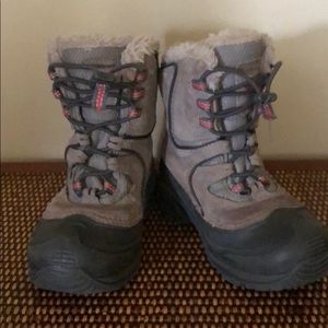 Columbia kids snow boots.